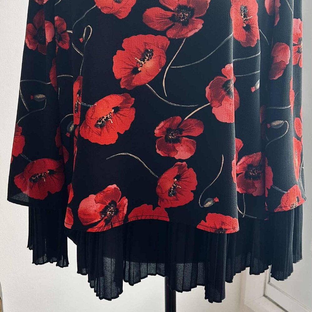 Cartise Black Red Poppy Double-Layer Pleated Chiffon Blouse – US 8 - Picture 2 of 12